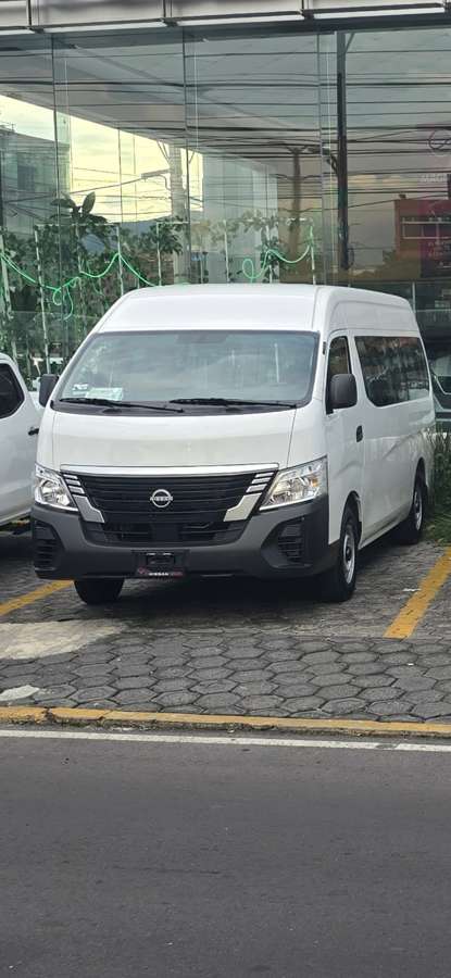 Nissan Urvan Arrendadora Inclusiva
